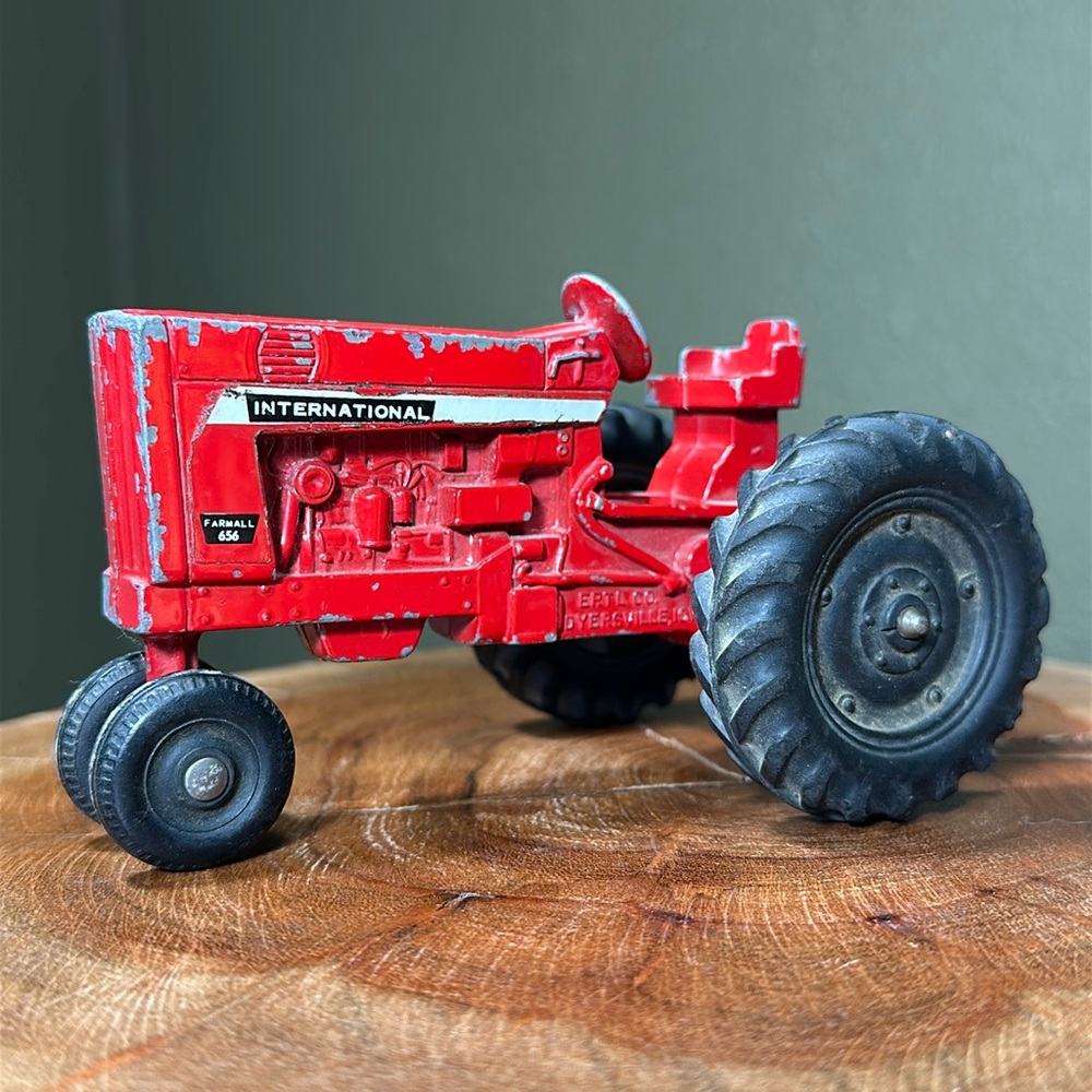 ERTL Vintage International Harvester 656 - Picture 2 of 13